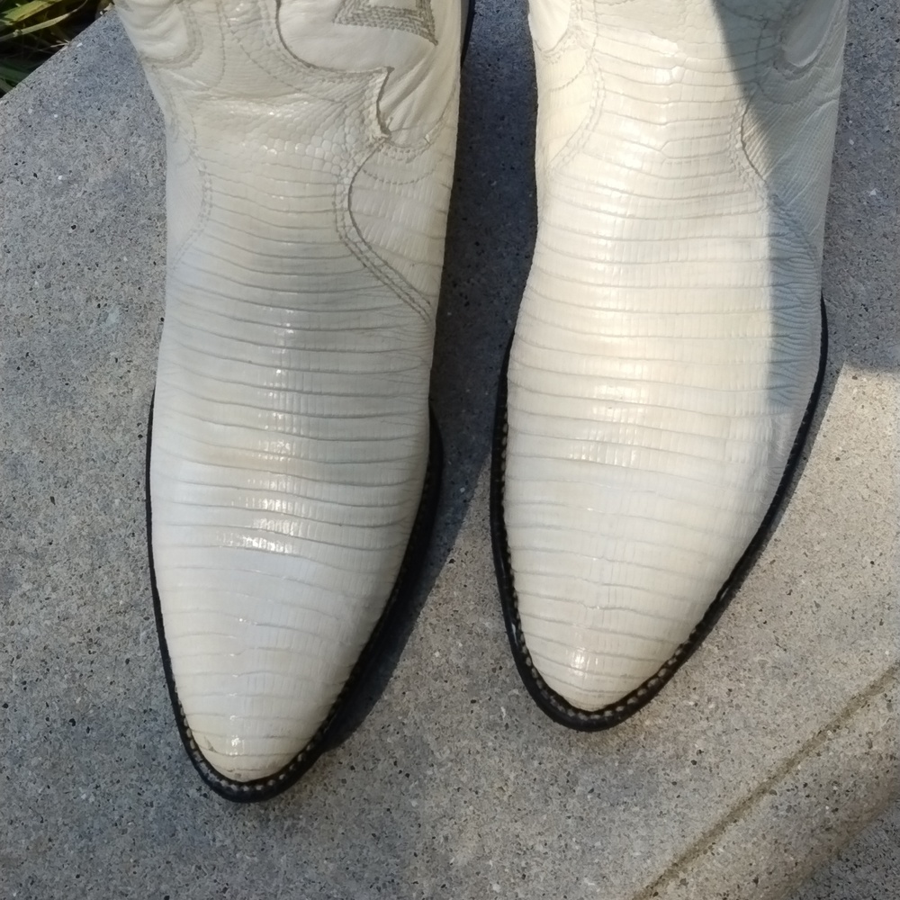 Justin Boots White Leather Cowboy Heeled Boots. Snakeskin - Picture 2 of 12